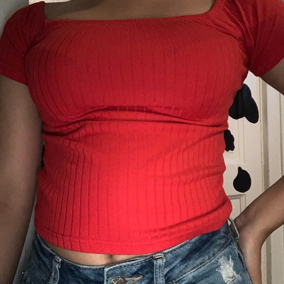 Red top - Picture 2 of 2